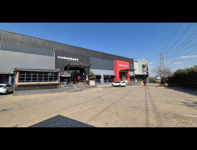 753M² SHOWROOM TO LET IN KRAMERVILLE